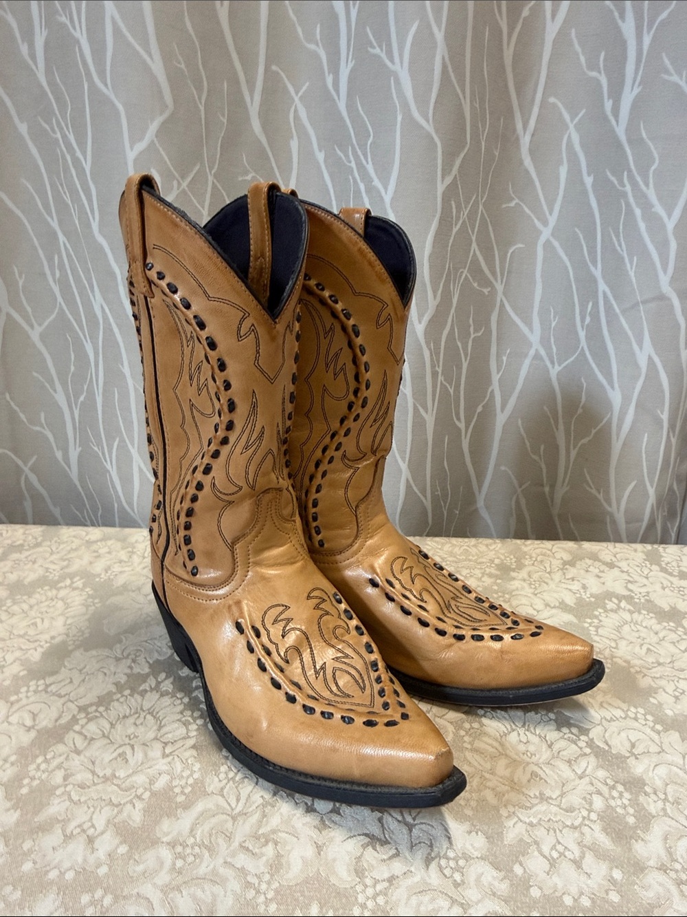 Laredo Tan Leather Western Cowboy Boots Black Stitching & Lacing Mens 10D